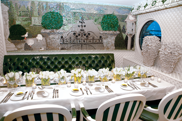 UNIWORLD Boutique River Cruises SS Antoinette Interior Restaurant De Versailles.jpg